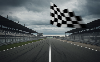 piste-formule1-tribunes-vide-ciel-nuageux