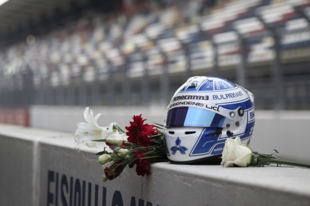 casque-pilote-formule1-fleurs-muret